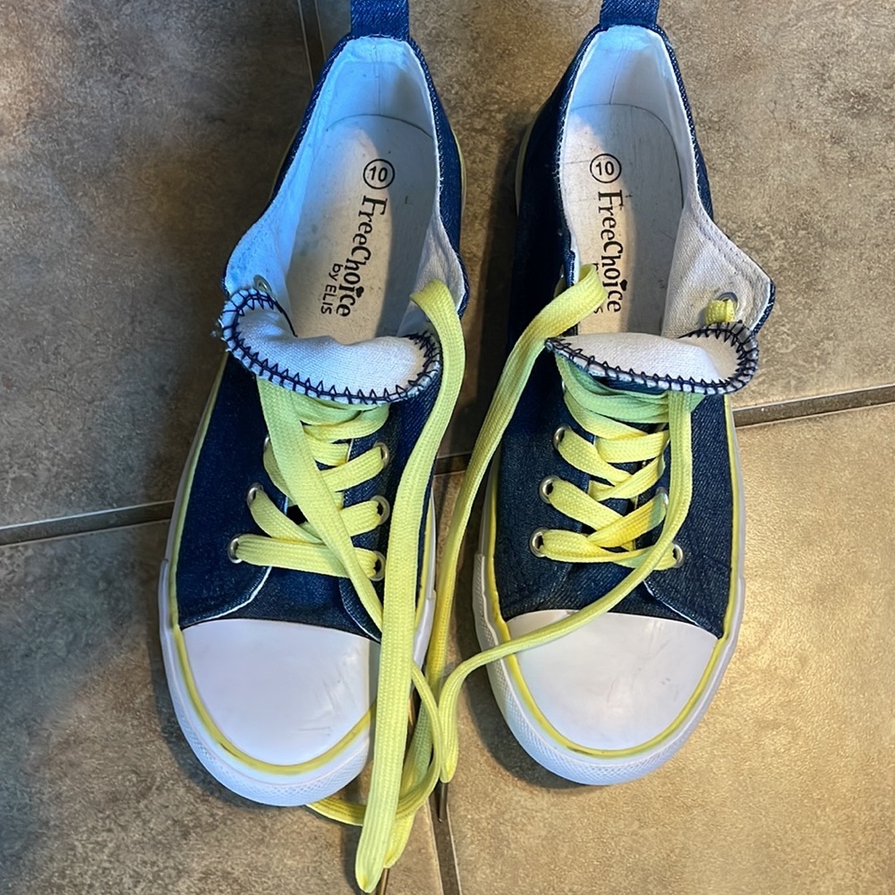Women’s size 10 shoe